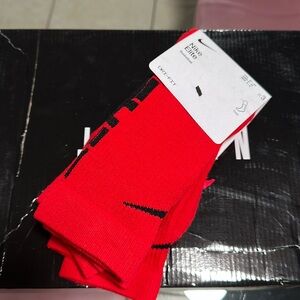 Nike Elite Crew Socks 3-Pair University Red/Black 6-10 Women Shoe, 6-8 Men Shoe)